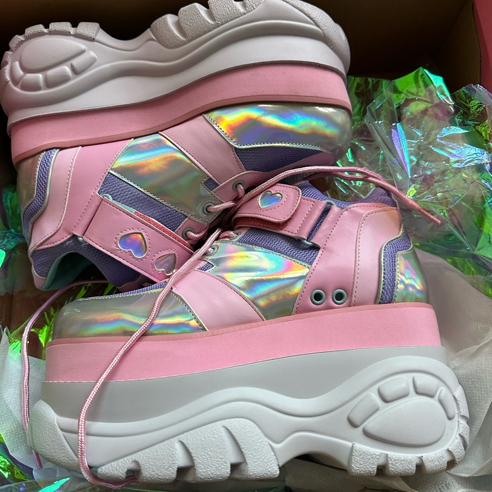 Dollskill sugar thrillz platform heart sneakers